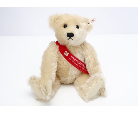 A Steiff limited edition Teddy Bear Blonde 42,  exclusive for Vedes, 4873 of 6000, in original box, 1994 (no certificate)