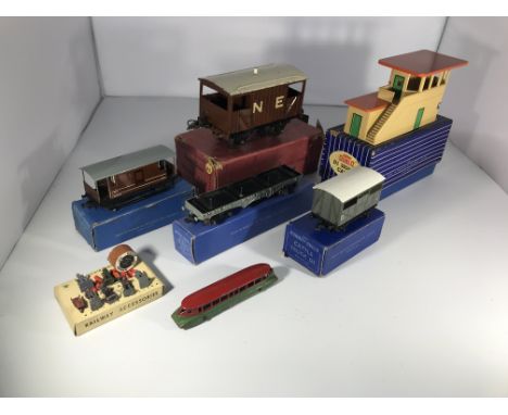 A collection of train models and accessories. A Hornby series brake van (N.E.) #RS655, a Hornby-Dublo D1 signal cabin, a Horn