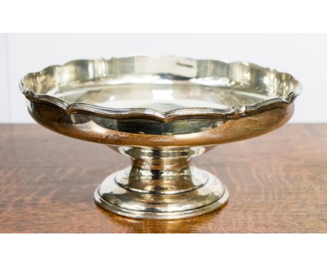 A silver footed bowl, diameter 19.5 cm approx, Sheffield 1946/7 George Howson (1) 