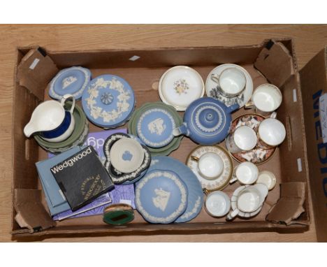 A parcel lot of Royal Worcester, Japanese, Royal Crown Derby, Wedgwood jasper ware, and Wedgwood ceramics (1 box)