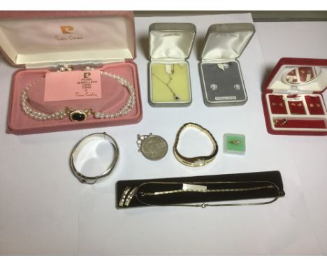 A collection of jewellery including small 9ct gold stud earrings, a silver bangle, silver necklace and earnings, Austrian cry