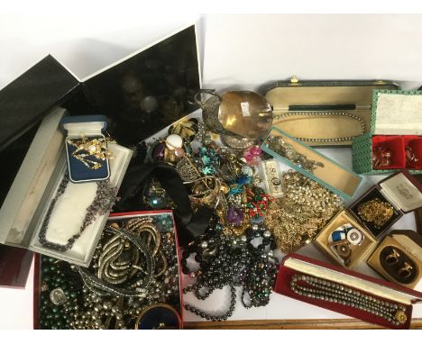 A box containing a collection of assorted costume jewellery, including faux pearl necklaces, brooches, compact, beads, etc 