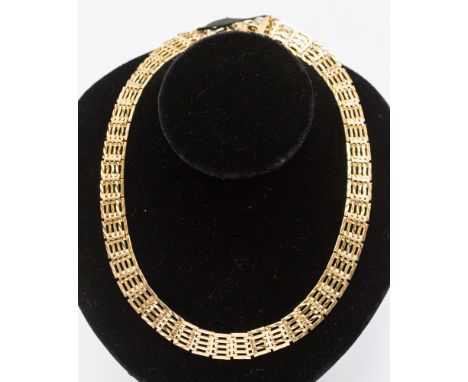 A 9ct gold gate style necklace with a length of approx 16'', and a total weight of approx 28 grams 