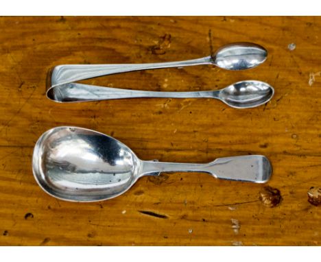A Georgian silver caddy spoon, London 1827 makers mark WE, weight approx 13.4 grams/0.43 ozt; together with a pair of silver 