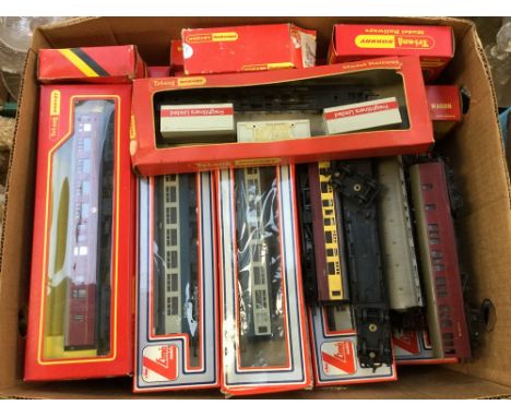 One box of assorted boxed and unboxed coaches to include Hornby and Lima examples, together with a collection of accessories.