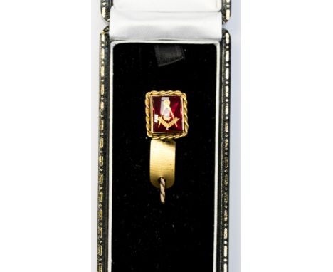 An 18ct gold Masonic stick pin, with enamel and gold finial