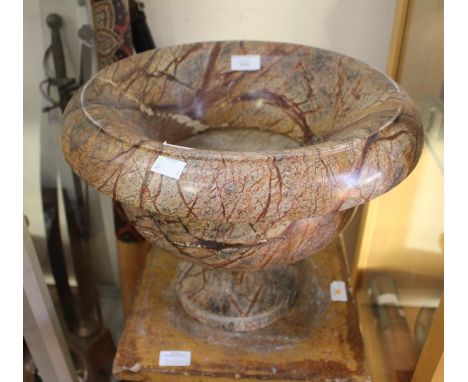 A stone garden urn, height 32cm