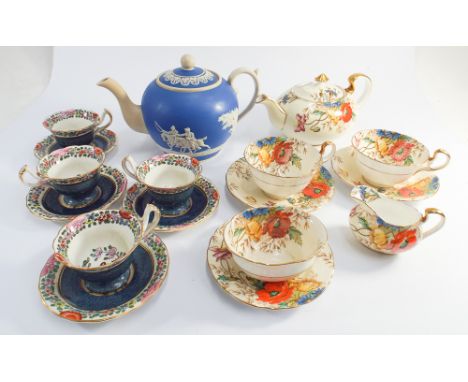 Collectable china to include Copeland hunting scene teapot, Aynsley bachelors teaset and four Royal Worcester old Worcester P