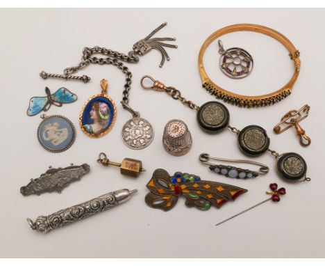 Victorian and later jewellery to include enamel Limoges pendant, opalescent bar brooch, silver and enamel brooch, propelling 