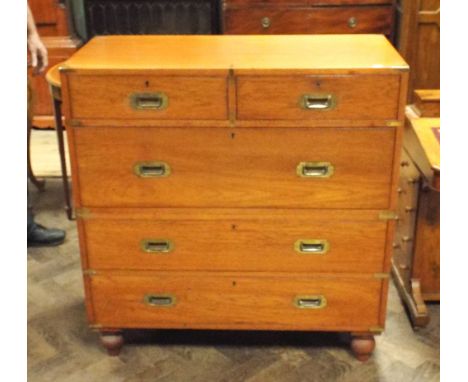 3'3 Georgian mahogany military chest fitted 3 long and 2 short drawers with brass handles and screw on feet, top drawer has i