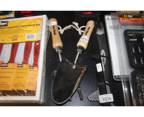 A hand trowel and fork (22)