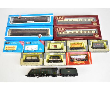 A mixed group of model railway comprising loose Hornby 'Mallard 60022' Locomotive and Tender, Airfix 57 FT.LAV. Composite Cor