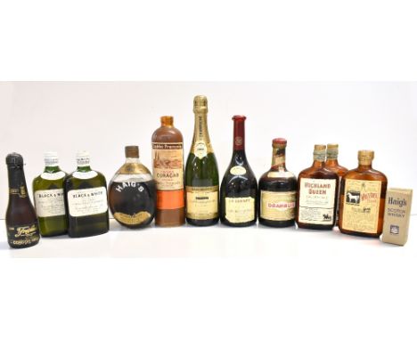 WHISKY; six bottles of blended Scotch Whisky comprising two Highland Queen, two Black &amp; White, White Horse Cellar (these 
