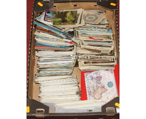 A collection of vintage postcards, to include topographical and architectural examples 