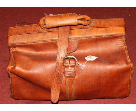 A vintage tan leather Gladstone type bag
