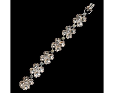 JULIUS AL KLAGENBORG - an Art Nouveau Danish silver-gilt 4-leaf clover panel bracelet, band width 23.4mm, 20cm, 31.8g . Condi