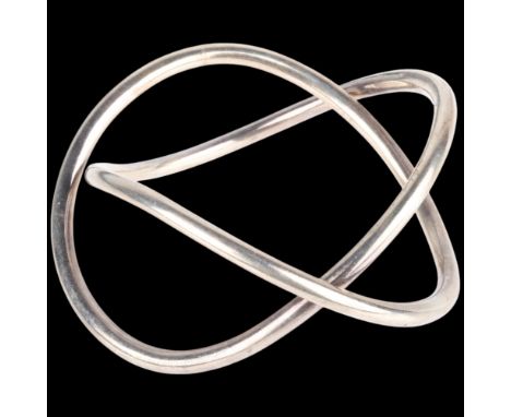 A heavy sterling silver infinity loop bangle, band width 4.2mm, internal circumference approx 19cm, 74.3g . Condition Report:
