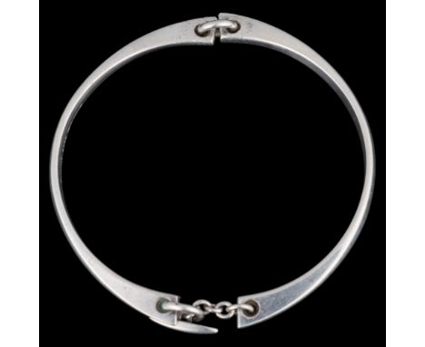 HAN HANSEN - a Danish modernist sterling silver hinged bangle, plain form, setting height 7mm, internal circumference 21cm, 3