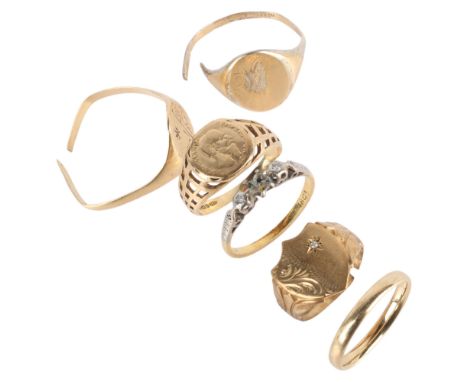 Various jewellery, comprising 18ct gold ring, 2g, 4 x 9ct rings, 7.5g, and a silver-gilt signet ring, 2.6g (some A/F) . Condi
