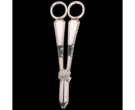 MAPPIN & WEBB - a pair of Elizabeth II silver grape scissors, Sheffield 1960, 16cm, 3.4oz . Condition Report:No damage or rep