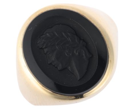 A 9ct gold onyx intaglio seal ring, London 1972, depicting Greek Classical male profile, setting height 17.7mm, size R, 4.5g 