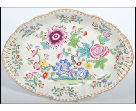 A 19th century ceramic Chinoiserie scalloped dish believed to be by Mason's, heavily decorated with fauna. Measurements: 5 cm