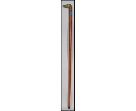 A vintage 20th century hunting walking stick having a brass working dog handle. Measurements: 90 cm high, 2.5 cm wide and 7 c