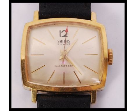 A good mid sized Smiths 21 Jewel gents wristwatch having baton numerals, faceted hands, red arrow head second sweeper. Set to
