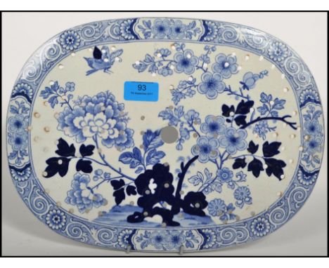 An 18th / 19th century Masons blue and white meat straining ceramic plate, decorated in a Asiatic design of Peonies and butte