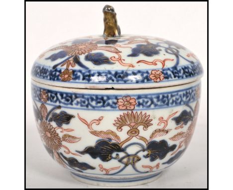 A Kang Hsi Oriental Chinese Imari jar and cover with gilt temple lion / dog of Fu finial to top with flower mark to base. Mea