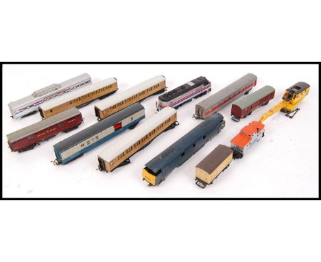 A collection of various branded ' 00 ' gauge railway train locomotive carriages to include; Triang, Life Like, Lima, Hornby &