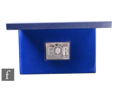 Elizabeth II - A 1977 Silver Jubilee ten pence ingot with certificate, 74.5g with FDC, cased.