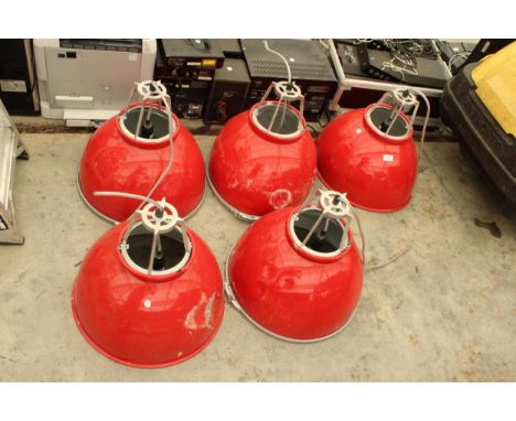 A SET OF FIVE RED INDUSTRIAL STYLE LIGHT FITTINGS 