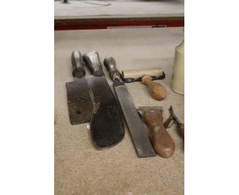 A COLLECTION OF VINTAGE TOOLS 