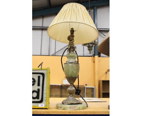 AN ONYX TABLE LAMP WITH BRASS PUTTI DECORATION WITH SHADE 