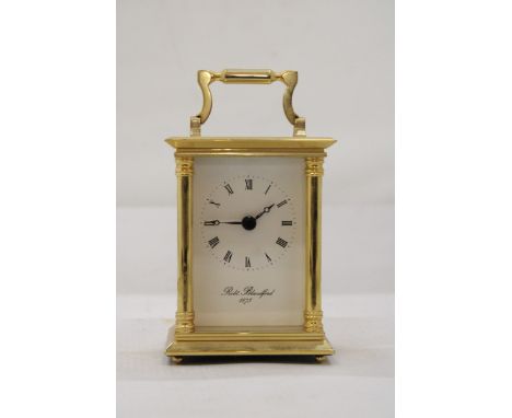A 20TH CENTURY BRASS CASED CARRIAGE CLOCK WITH ROMAN NUMERIC DIAL MARKED ROBERT BLANDFORD 1873 WITH COLUMN SUPPORTS 