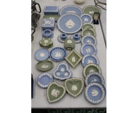 A LARGE QUANTITY OF WEDGWOOD JASPERWARE TO INCLUDE CANDLESTICKS, TRINKET BOXES, PIN DISHES, CHRISTMAS PLATES, BOXED THIMBLE, 