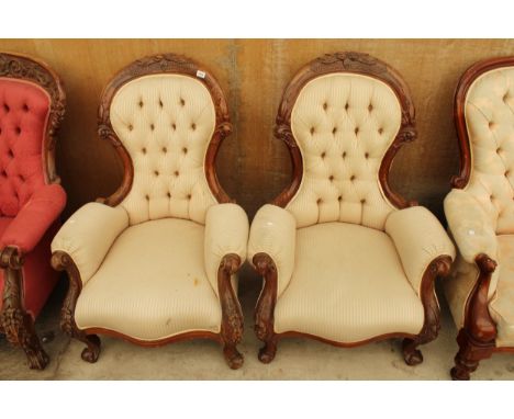 A PAIR OF VICTORIAN STYLE BUTTON SPOON BACK CHAIRS WITH FOLIATE CARVING TO THE TOP RAIL AND FRONT KNEES 