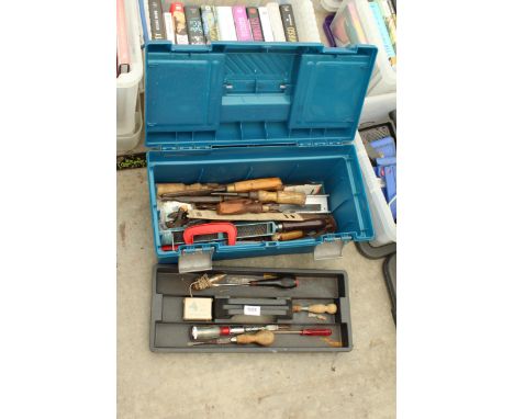 A PLASTIC TOOL BOX WITH AN ASSORTMENT OF TOOLS TO INCLUDE CHISELS ETC 