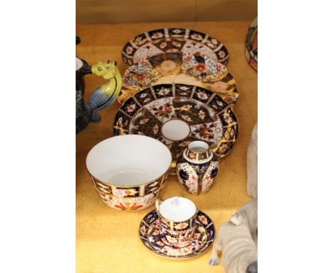 A QUANTITY OF ROYAL CROWN DERBY IMARI PATTERN TO INCLUDE SUGAR/SLOP BOWL, DEMITASSE CUP &amp; SAUCER, LUNCHEON PLATE, CAKE PL