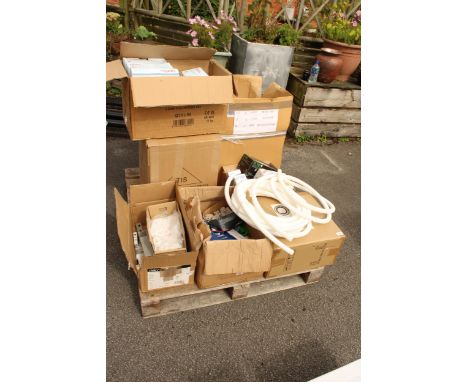 AN ASSORTMENT OF VARIOUS AS NEW ELECTRICAL HARDWARE TO INCLUDE LIGHT FITTINGS AND DOWNLIGHTERS ETC 