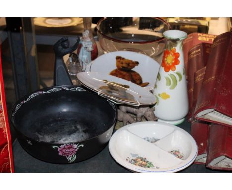 SEVEN ROYAL WORCESTER "THE ULTIMATE TEDDY BEAR PLATE COLLECTION" CABINET PLATES TOGETHER WITH A RHINO ORNAMENT, GLASS VASE, T