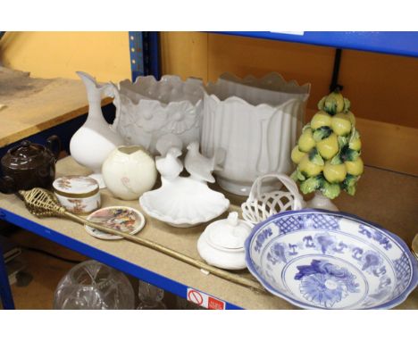 A QUANTITY OF CERAMICS TO INCLUDE ORIENTAL GINGER JAR AND BOWL, LARGE PLANTERS, SMALL LIMOGES PLATES, A STACK OF CERAMIC LEMO