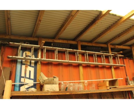 A TWO SECTION 22 RUNG ALUMINIUM EXTENDING LADDER 