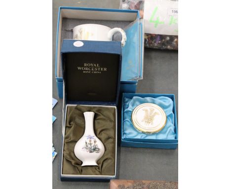 THREE BOXED PIECES OF COALPORT AND ROYAL WORCESTER TO INCLUDE A TANKARD, SMALL VASE AND OMMEMORATIVE TRINKET BOX 