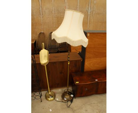 A BRASS EFFECT STANDARD LAMP WITH SHADE 