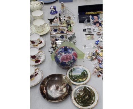 A MIXED LOT TO INCLUDE VINTAGE ZAMPIVA FIGURES, PLATES, GLASS LETTER HOLDER, ANIMAL FIGURES, TRINKET POT, ETC., 