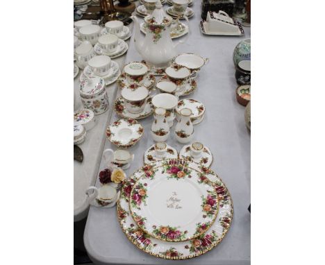 A LARGE QUANTITY OF ROYAL ALBERT OLD COUNTRY ROSES TO INCLUDE A LARGE COFFEEPOT, TEAPOT STAND, CANDLESTICKS, POSY, TO MOTHER 