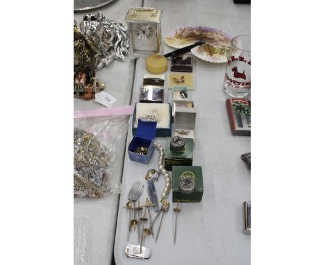 A MIXED LOT TO INCLUDE A LONDON MANTLE CLOCK, FAN, ENAMEL BUTTERFLY BROOCHES, BOXED BAGATELLES, ETC., 