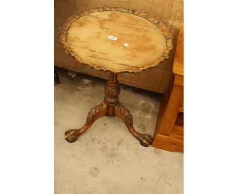 AN 18TH CENTURY STYLE TILT TOP TRIPOD TABLE WITH SWIVEL TOP AND BIRD CAGE FITMENT ON BALL AND CLAW FEET 20" DIAMETER 